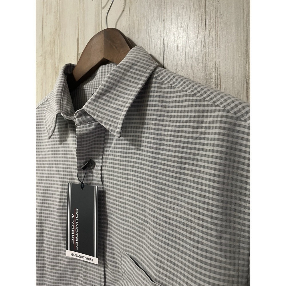 Roundtree & Yorke Men's Short-Sleeve Shirt Med Red Gray Checked Square Tail NWT‎
